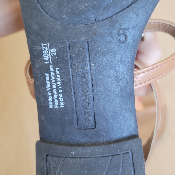 💛[3/$15] Montego Bay Enamel Floral Design Sandals - Picture 5 of 6